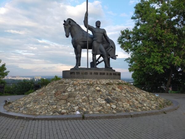 Памятник «Первопоселенец» в Пензе